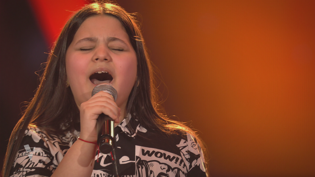 Exklusiv vorab: Erika fasziniert mit "Rise Like A Phoenix" in den Sing-Offs!