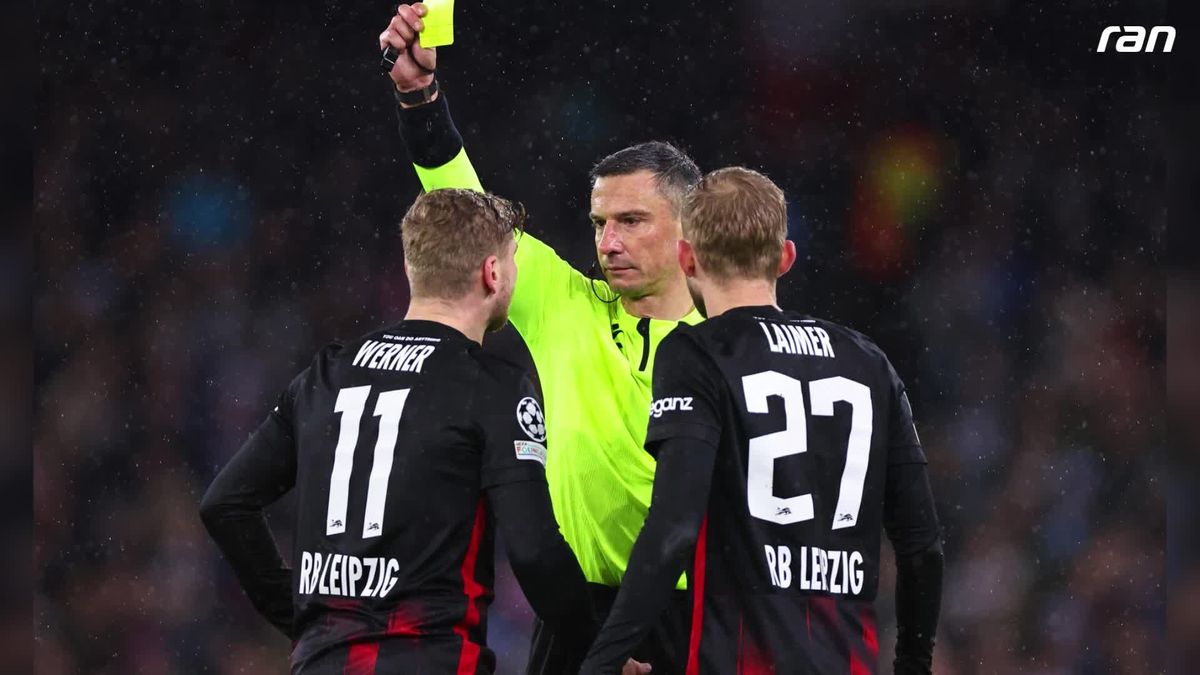 Regeländerung! Hummels und Poldi teilen VAR-Ärger