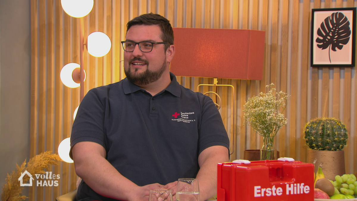 "Lebensretter im Einsatz": Notfallsanitäter Max Teipel exklusiv im Studio!