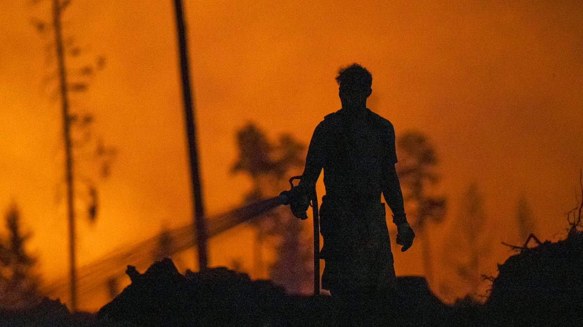 Dörfer wegen Waldbränden evakuiert