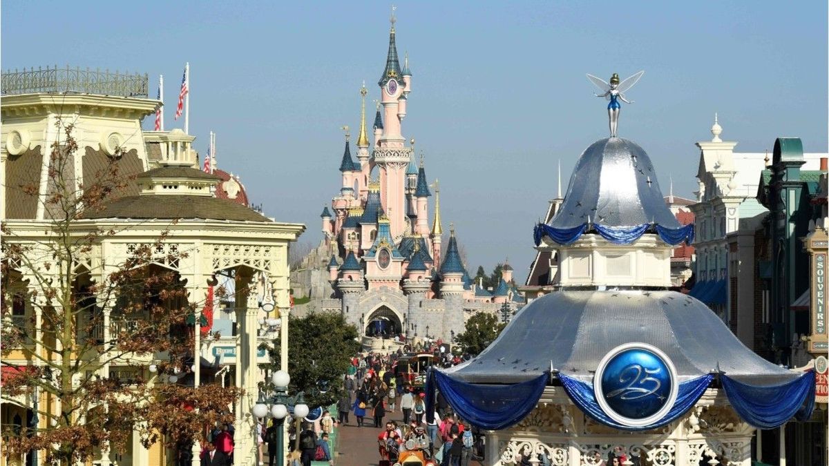 Wegen angeblichen Schüssen: Massenpanik im Disneyland Paris