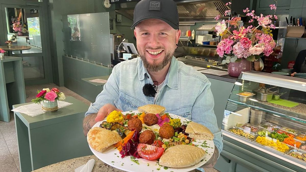 Frank Schirmacher testet Falafel in Frankfurt am Main