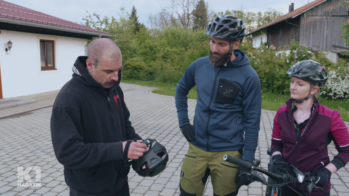 Vom Sensor-Schloss bis zum Helm mit Blinker: Neues Fahrrad-Zubehör im Test