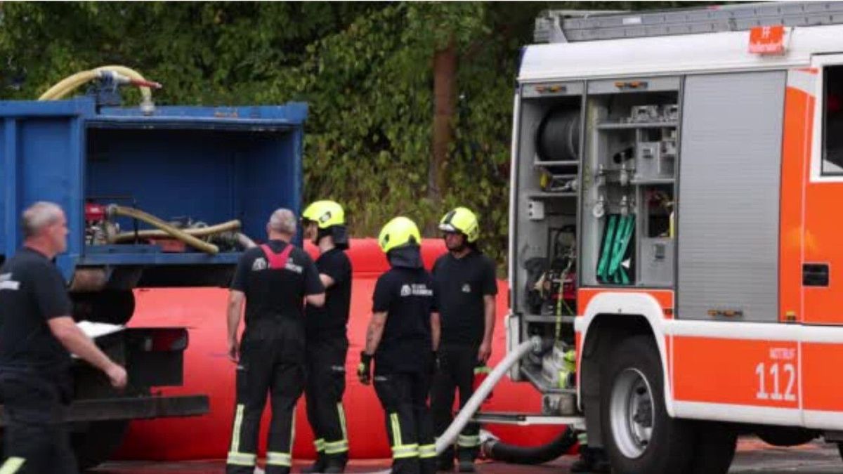 Geld fehlt: Feuerwehrleuten in Berlin wird Trinkwasser rationiert