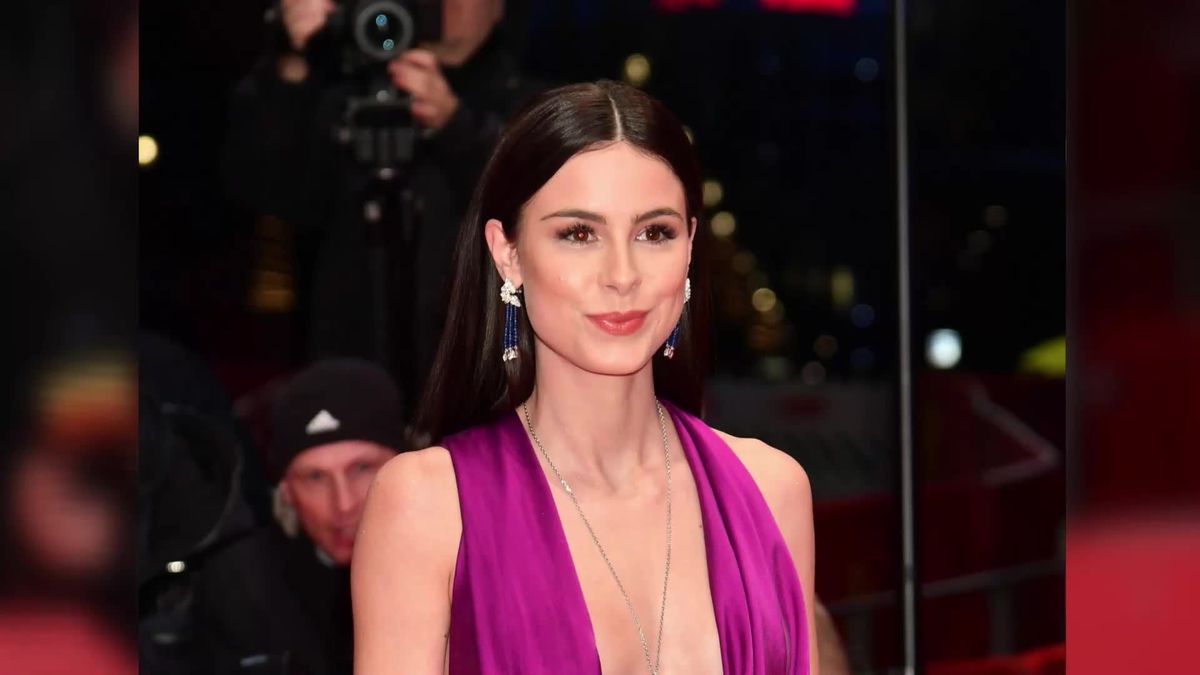 Sexy Auftritt: Lena Meyer-Landrut zeigt sich mit tiefem Dekolleté