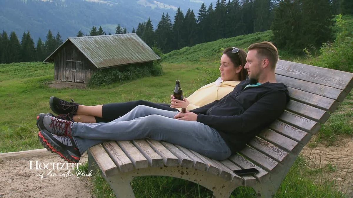 Annika und Manuel wagen sich zaghaft in die Ehe