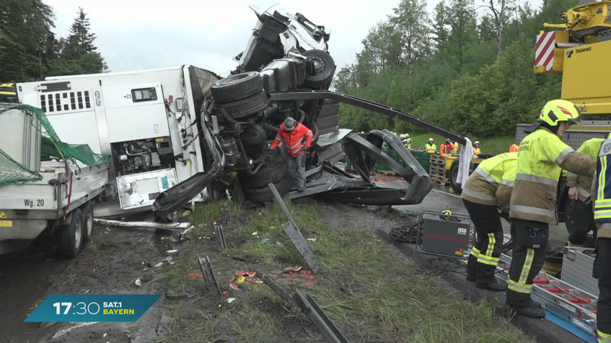 Stundenlange Sperre auf A8: Schwerer Unfall von Melonen-Laster