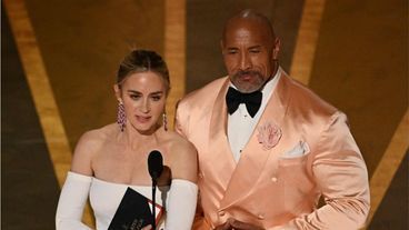 Was man im TV nicht gesehen hat: Für diesen ungewöhnlichen Oscars-Backstage Moment sorgt Dwayne "The Rock" Johnson