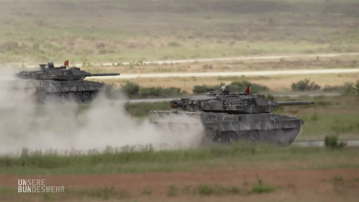 Training in einem der modernsten Kampf-Panzer der Welt