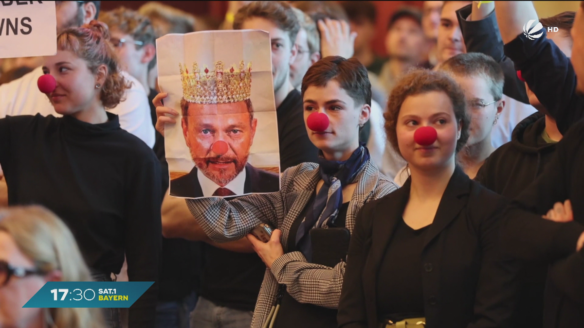 Störung bei FDP-Wahlkampf: Plakate und Clownsnasen für Lindner