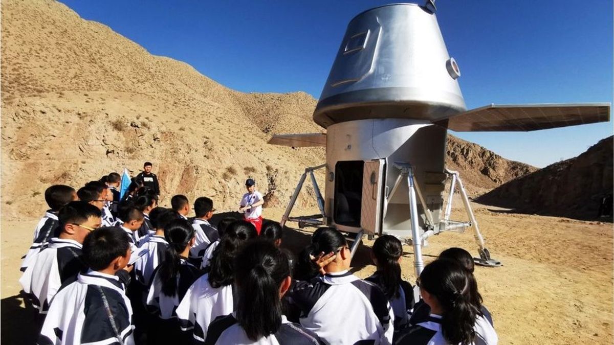 Originalaufnahmen zeigen: In China proben Besucher Leben auf dem Mars