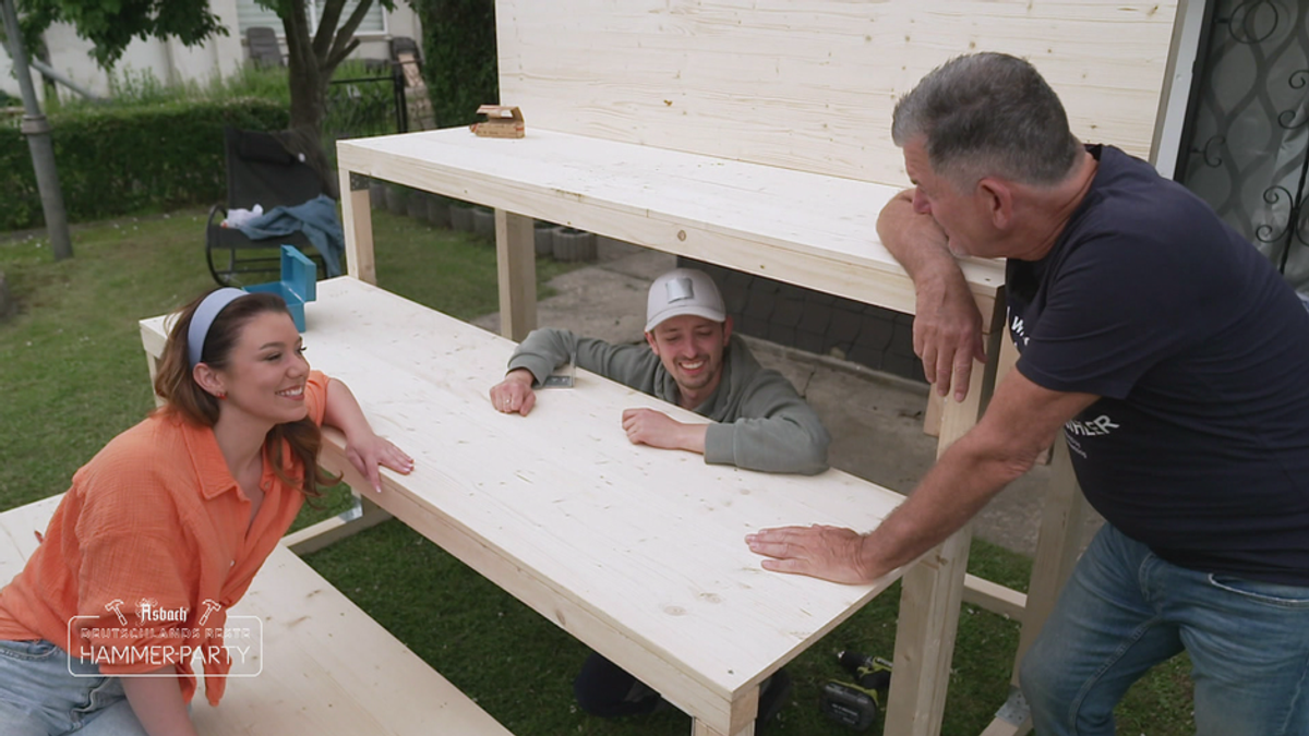 Fußball-Traum im Kleingarten: Das DIY-Fan-Stadion