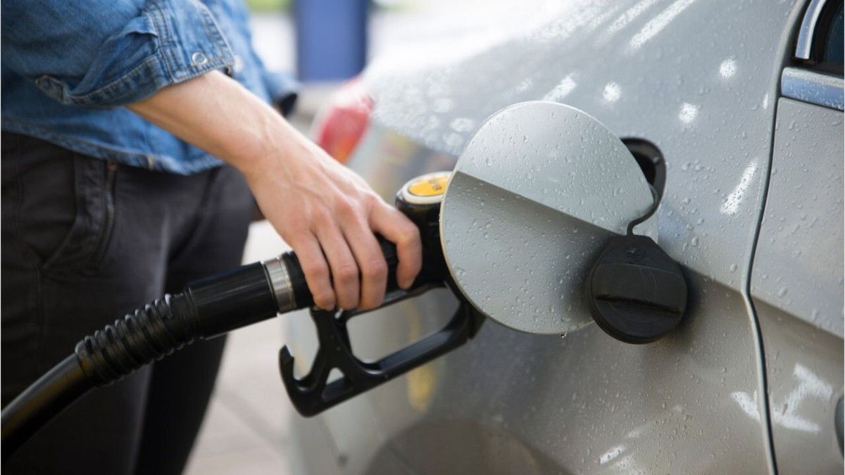 Starke Schwankungen: Wann Tanken aktuell besonders günstig ist