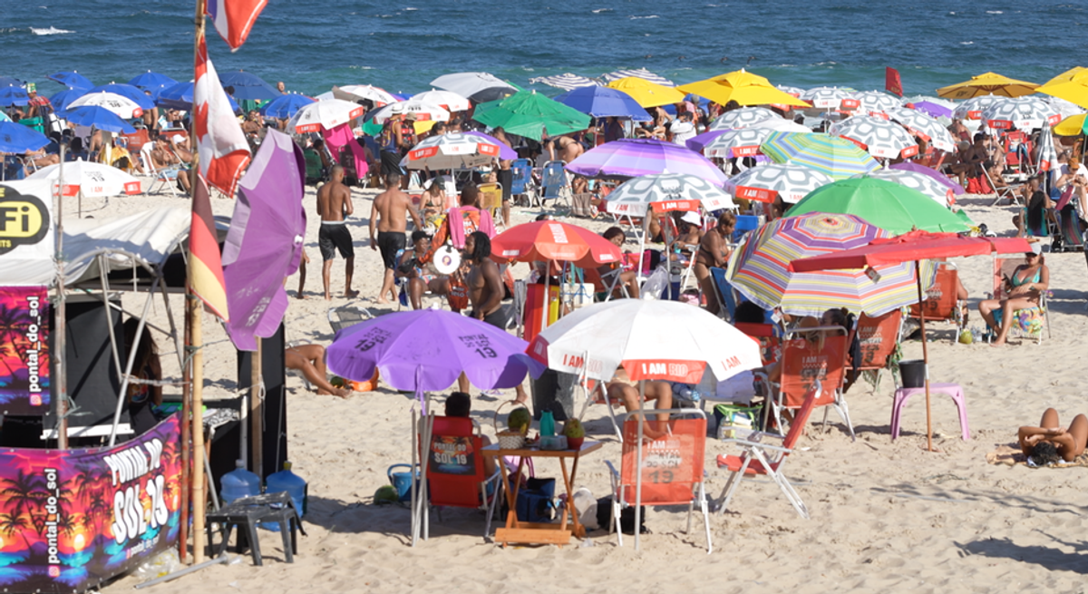 Mikrokosmos Copacabana: Zwischen Drinks und Dreck am ikonischen Strand
