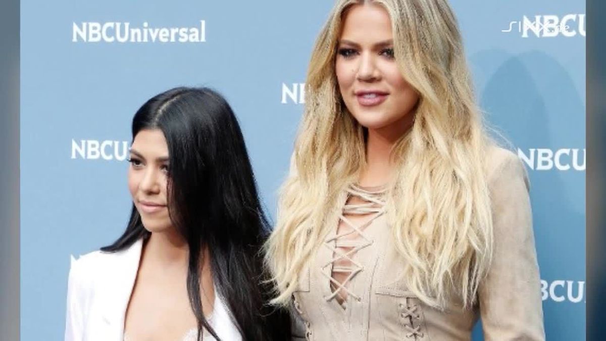 Khloe Kardashian filmt ihre Schwester Kourtney auf dem Klo