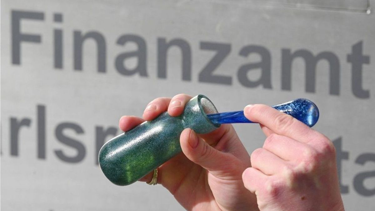 Kein Scherz: Finanzamt verkauft Parfum mit "Geldgeruch"