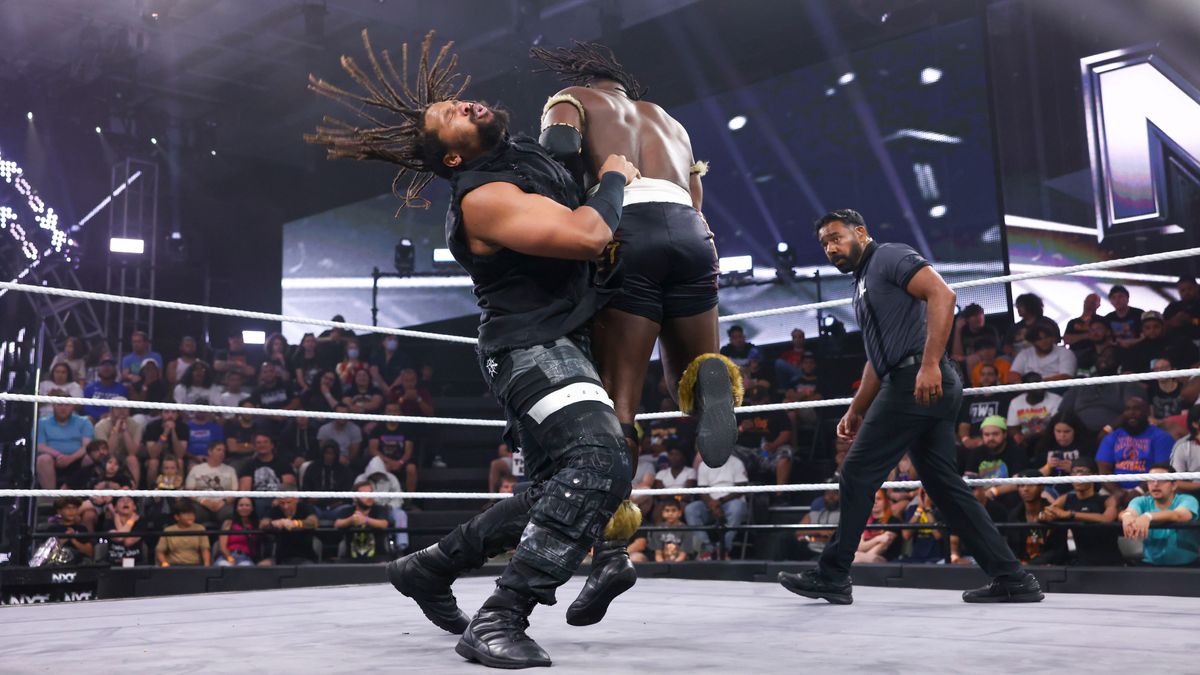 NXT Champion Oba Femi wütet im Ring gegen Jasper Troy