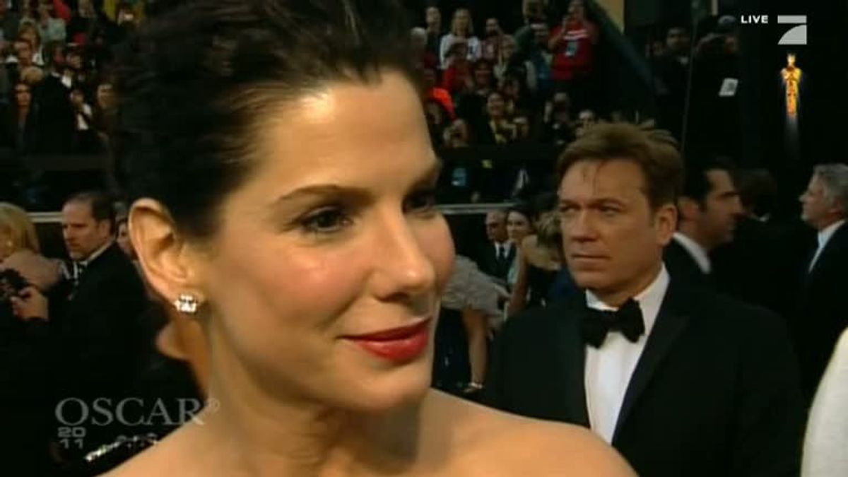 Oscar Red Carpet: Sandra Bullock