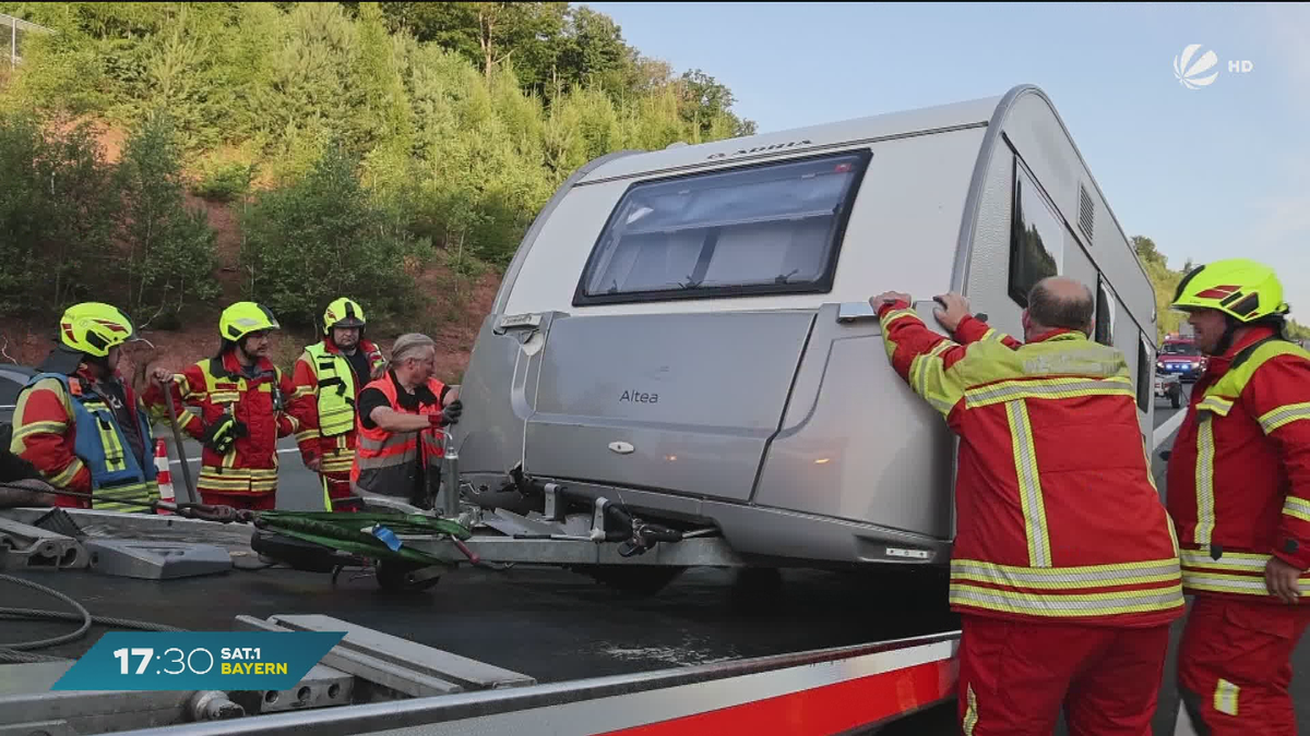 Unfall auf A3 bei Rohrbrunn: Fahrerin verliert Kontrolle über Wohnwagen