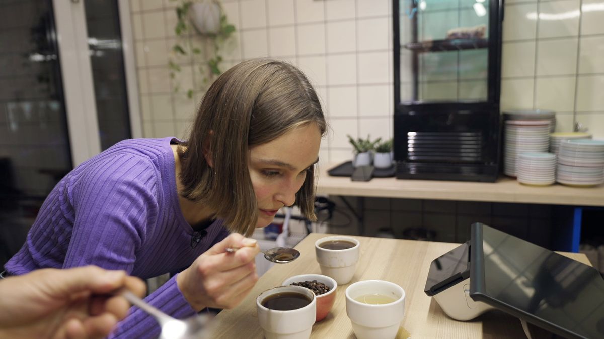 Die perfekte Röstung: Gina auf der Suche nach dem Geheimnis des besten Kaffees