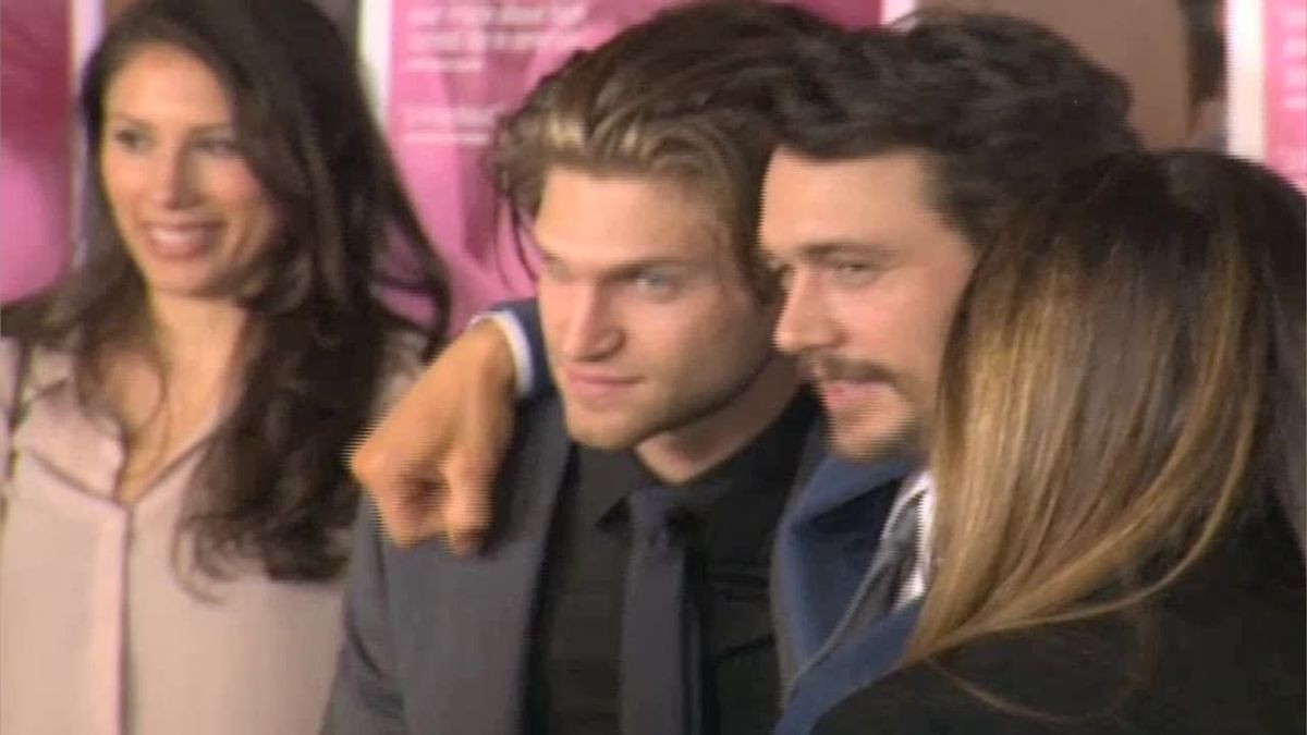 James Franco und "Pretty Little Liars"-Star posieren halbnackt