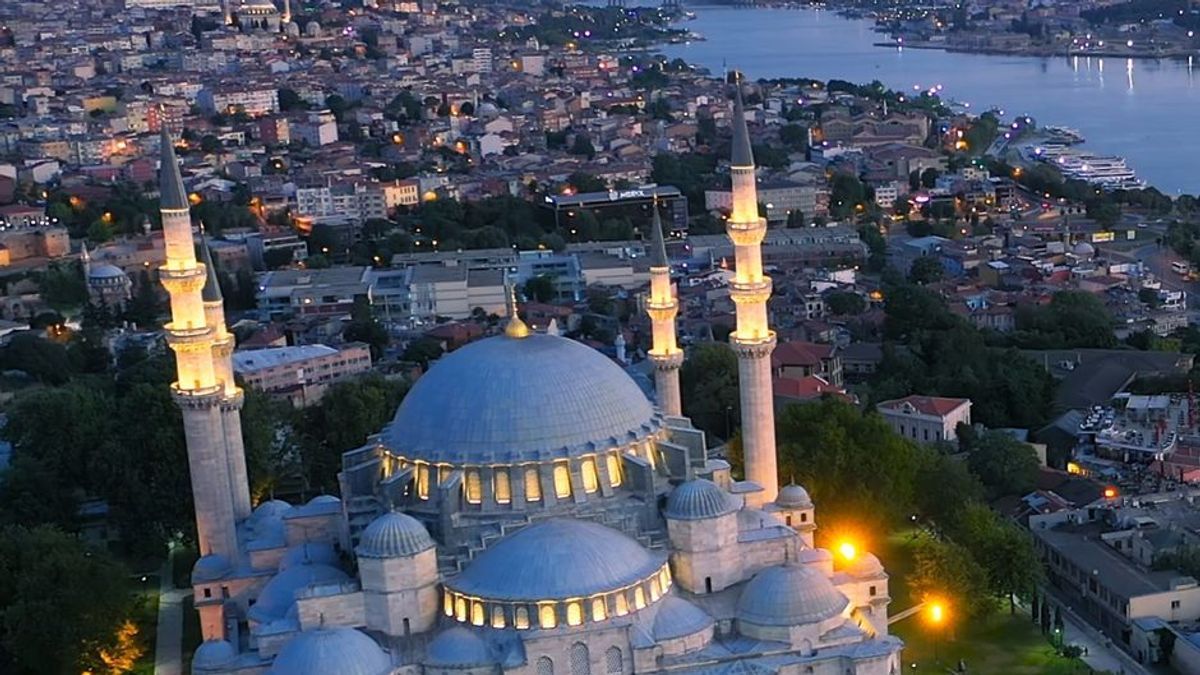 Bange Blicke in Richtung Istanbul