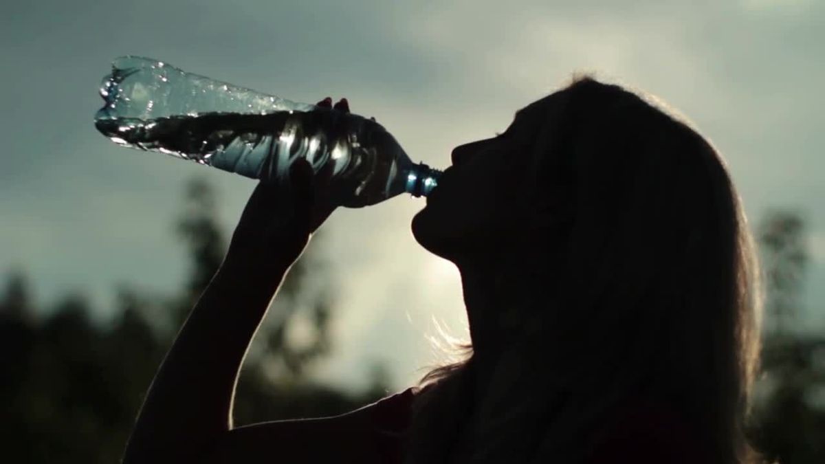 Das passiert, wenn du jeden Tag Wasser mit Sprudel trinkst