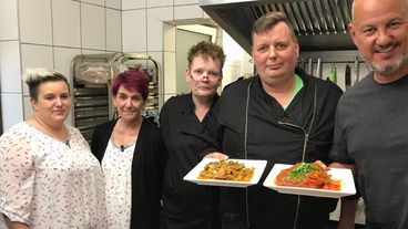 Rosin wünscht sich Gesichter zum Schnitzel und macht sich "Auf zu Manu"