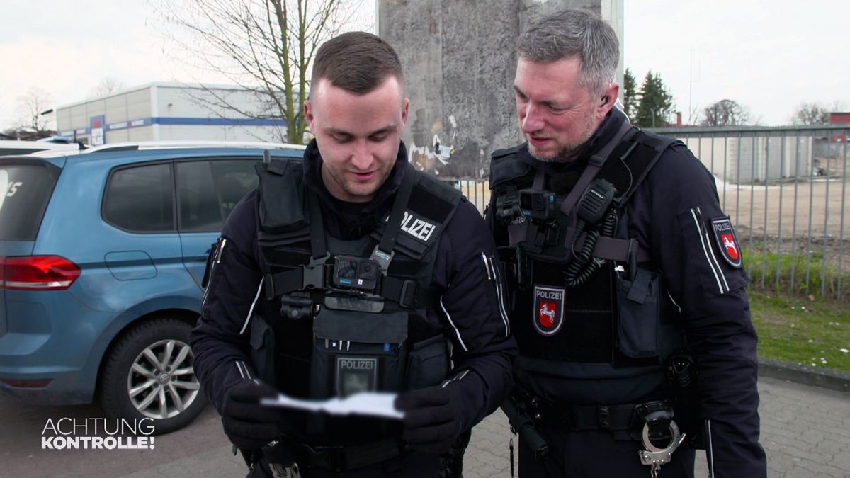 Betrunken vorm Supermarkt - Polizei Gifhorn