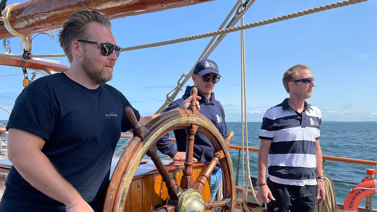 Fabian Hambüchen und Axel Stein als Matrosen auf hoher See