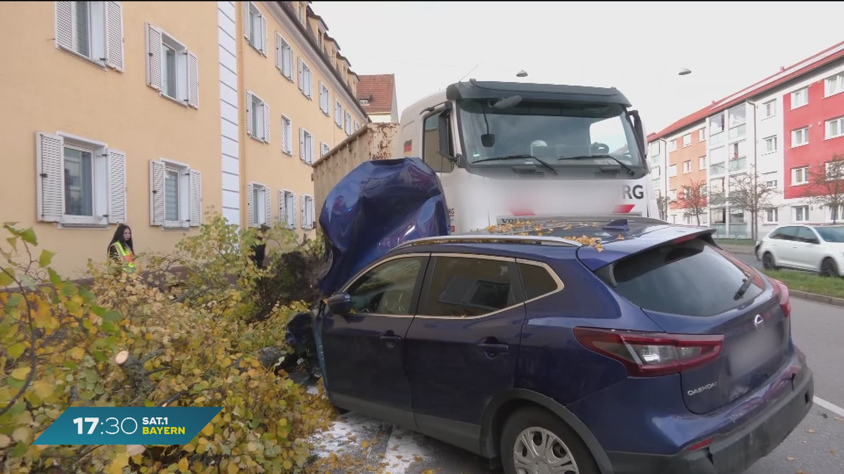 Vier Autos gerammt: LKW-Fahrer in Nürnberg verliert Kontrolle