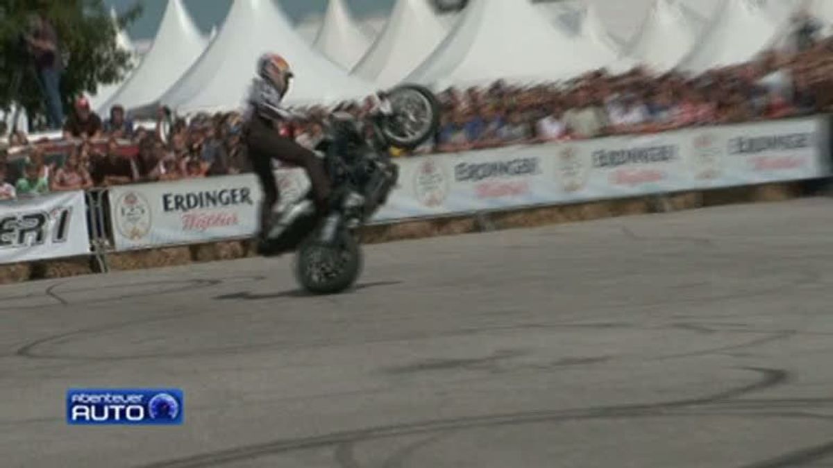 Der Volvo C30 electric, Extreme Motorrad-Stunts