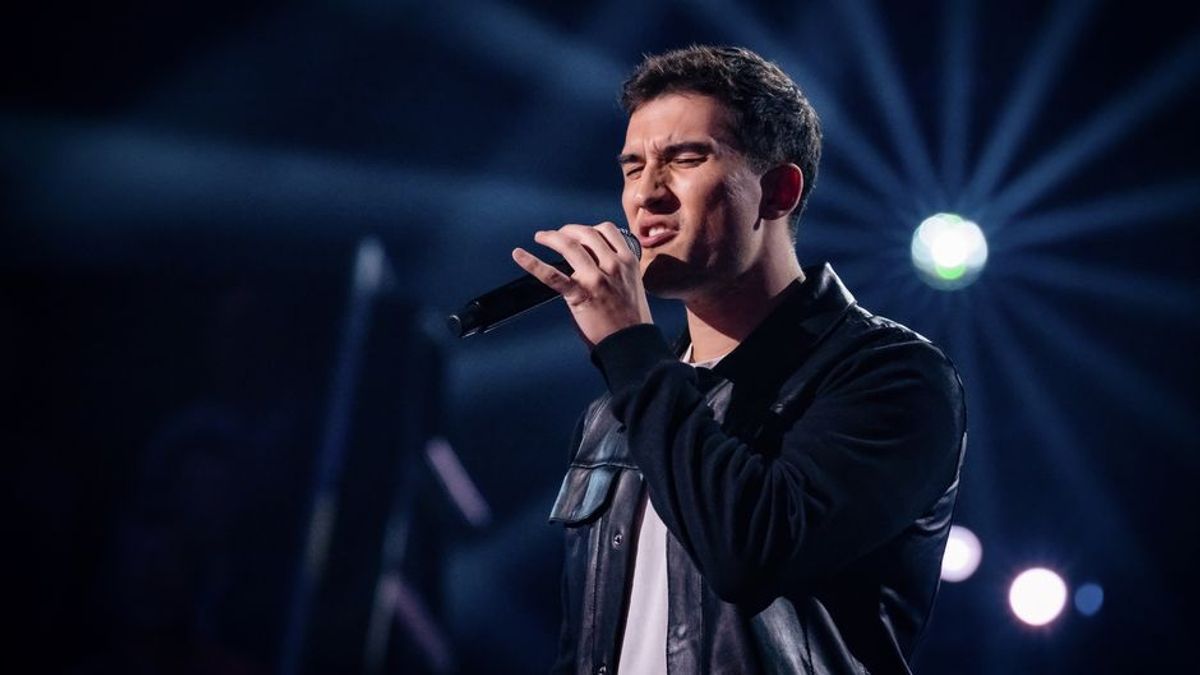 Luka Maksim Klais performt den Lieblingssong der Coaches: "Fix You"