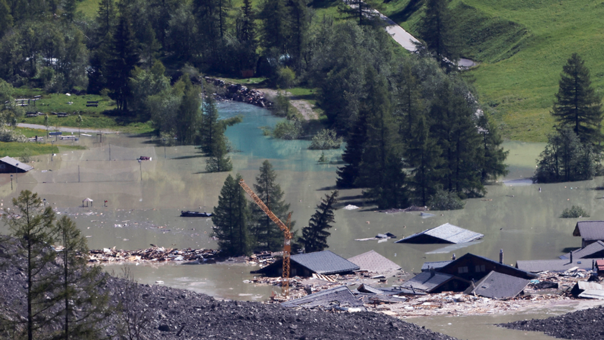 Gletscherabbruch verschüttet Schweizer Dorf