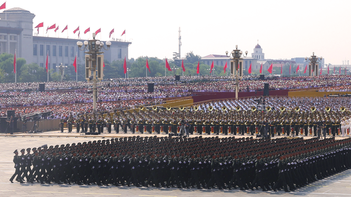 Militärparade: China lässt Muskeln spielen