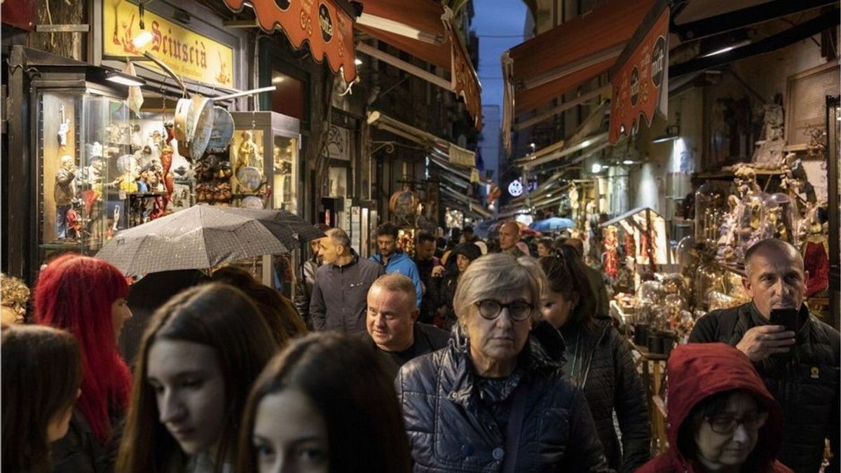 Zu viele Touristen! Italienische Stadt führt Einbahnstraße für Fußgänger ein