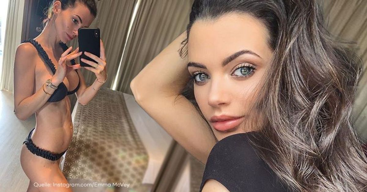 Model ist im vierten Monat schwanger mit Sixpack