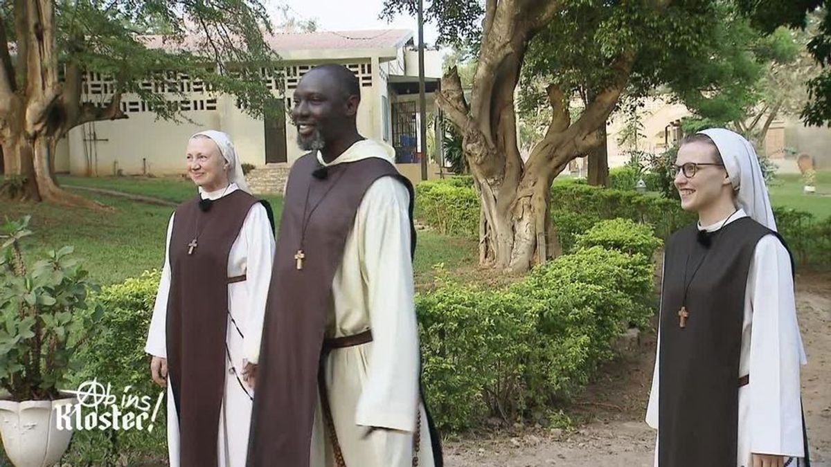 Ab ins Kloster! - Rosenkranz statt Randale