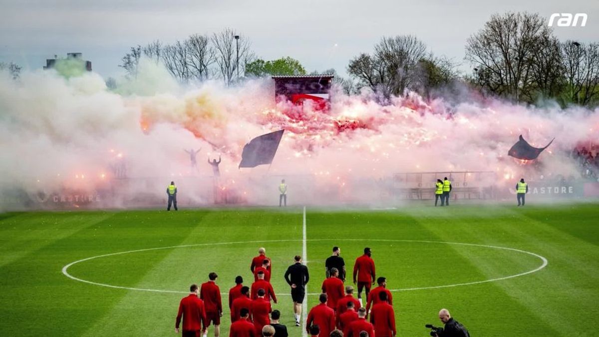 Irre Pyro-Show: Feyenoord-Ultras heizen bei Abschlusstraining ein