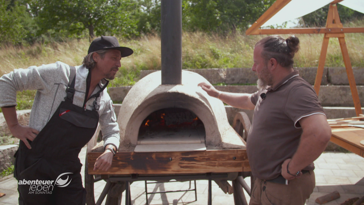 Der fahrbare DIY-Pizzaofen aus Lehm