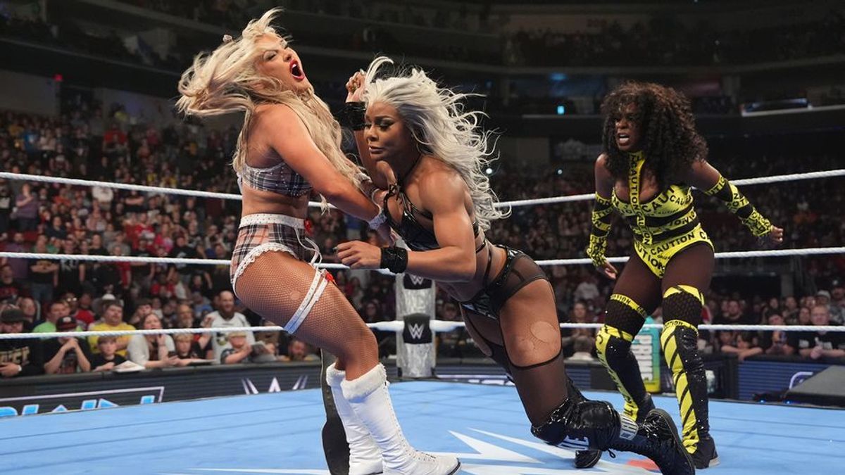 Naomi gibt alles im Ring gegen Tiffany Stratton und Jade Cargill