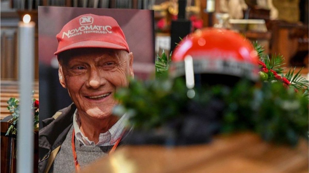 Sarg aufgebahrt in Wien: Trauernde Fans verabschieden sich von Niki Lauda