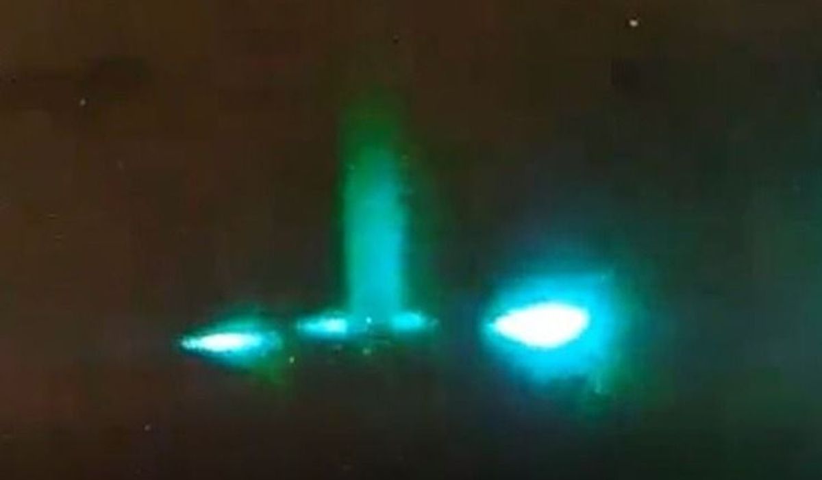 "Was zur Hölle ist das": Nachtwächter filmt UFO beim Starten