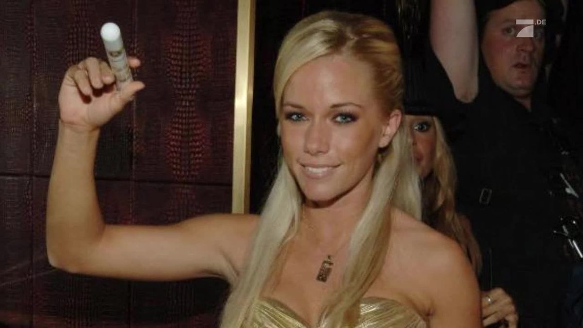 Dieses Ex-Playboy-Bunny bricht ein Schwangerschaftstabu