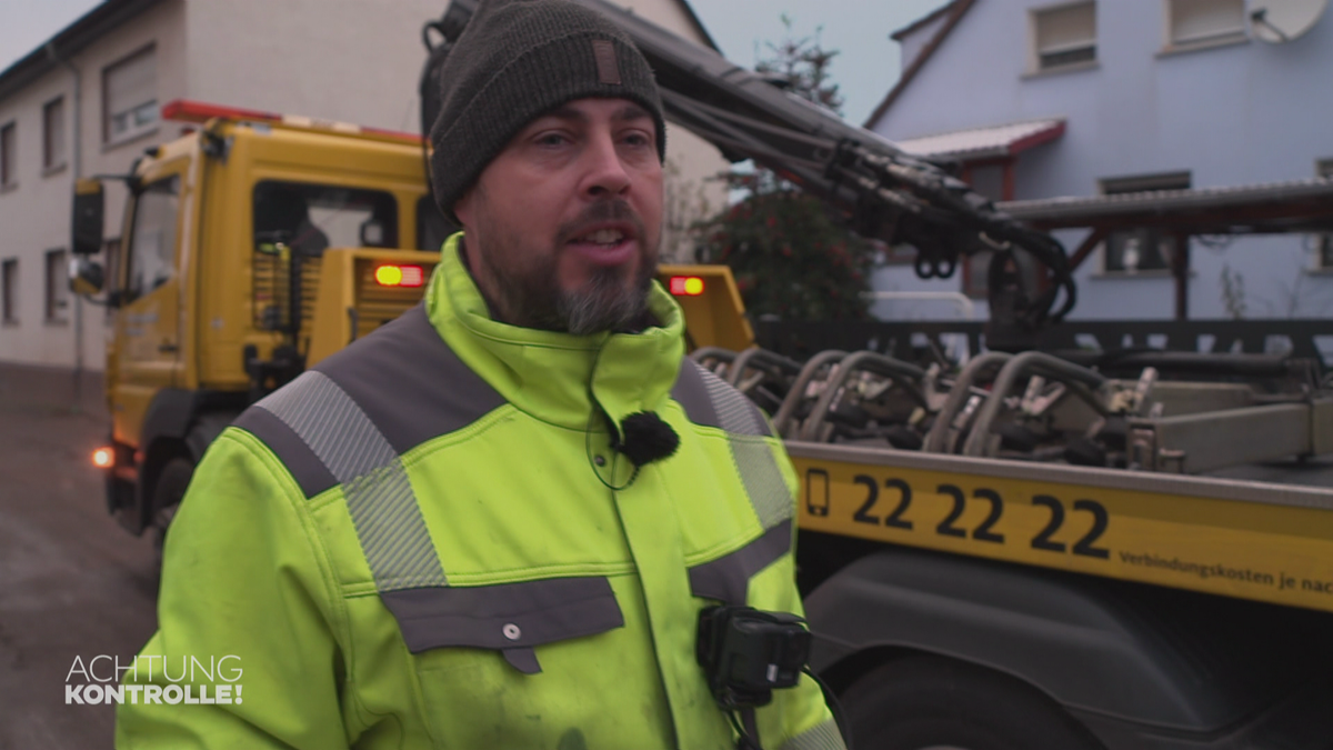 Große Trucks, wenig Platz - Abschlepper Benjamin Richter