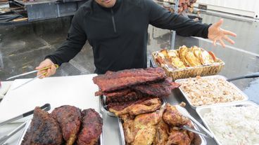 Vorschaubild Man Fire Food - Barbecue Roadtrip durch die USA - Hinterhof-Barbecues