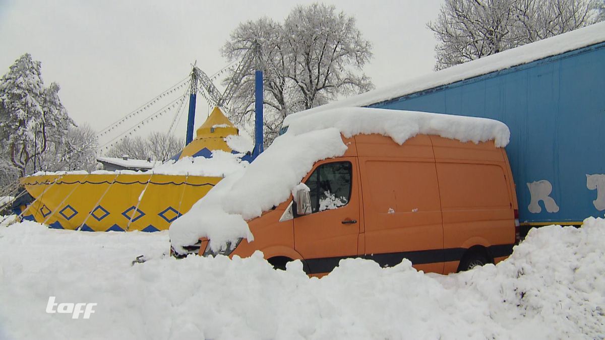 Deutschland versinkt im Schneechaos