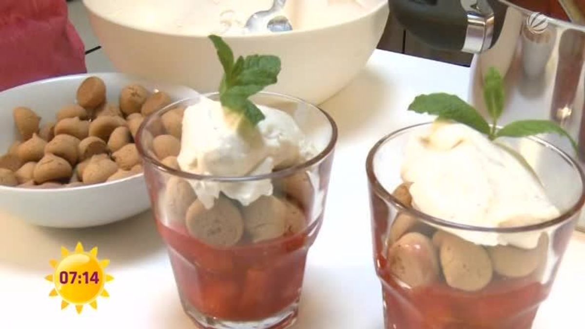 Erdbeergrütze mit geeister Mascarpone