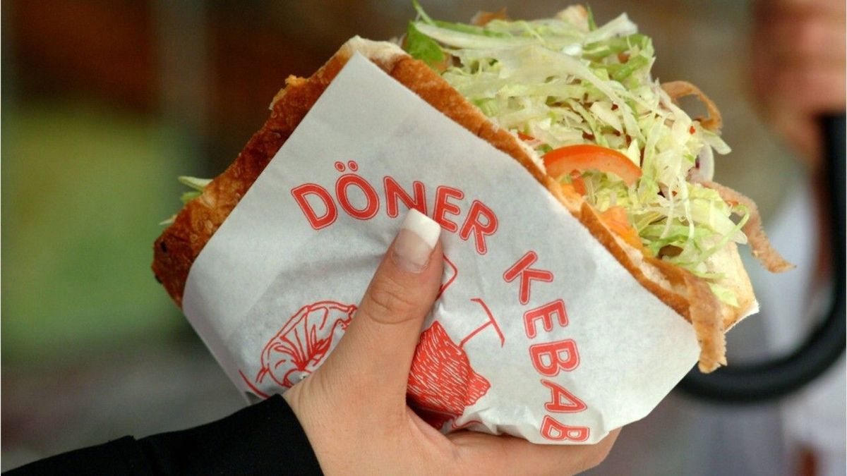 "Döner müsste eigentlich 7,30 Euro kosten": Imbissbesuche werden deutlich teurer