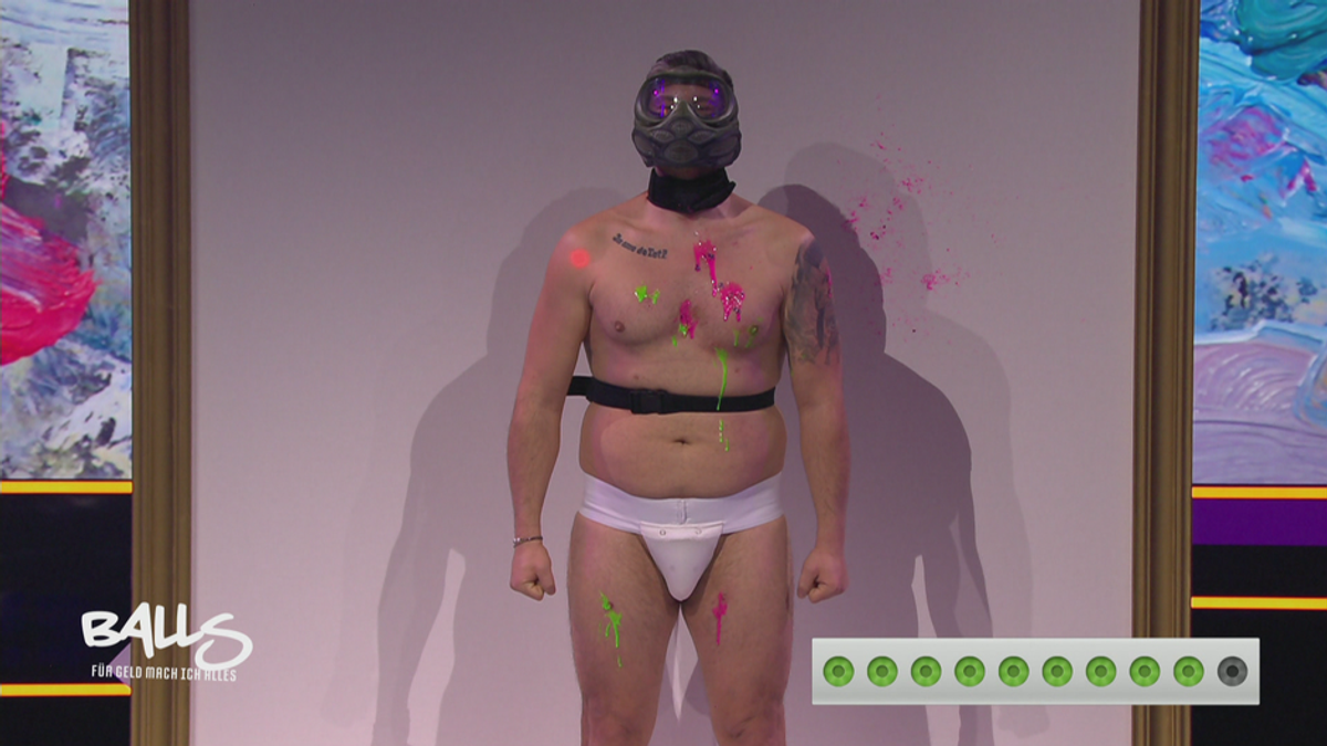 Challenge: Als menschliche Leinwand nackt mit Paintball-Kugeln beschießen lassen
